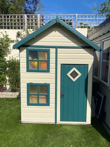 Kids play house