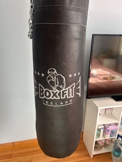 Box fit boxing bag plus wall bracket