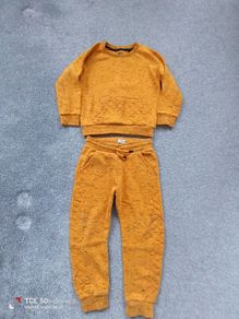 boys tracksuit .age 4/5