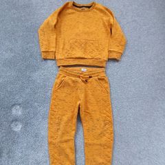 boys tracksuit .age 4/5