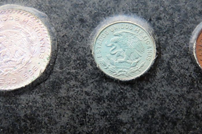 Mexico 1965 Set of 5 Coins Peso & Centavo Presentation Pack