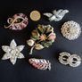 Collection of seven vintage costume brooches Image 5