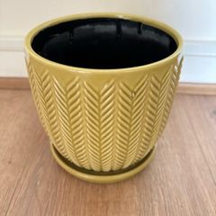 Ceramic plant pot