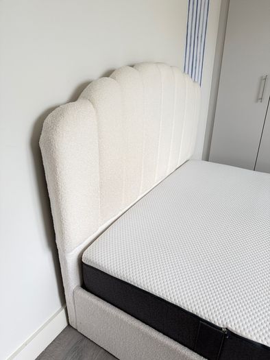 Double bed in boucle white ottoman gas lift
