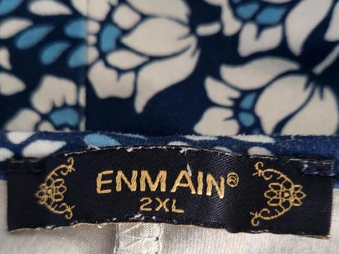 Enmain blue & white top, Size 20-22