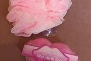 Strawberry lips bubblebar &amp; shower puff
