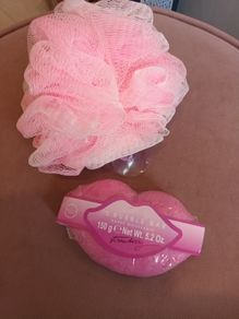 Strawberry lips bubblebar & shower puff