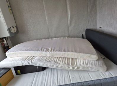 Toddler mattres+ small single barely used