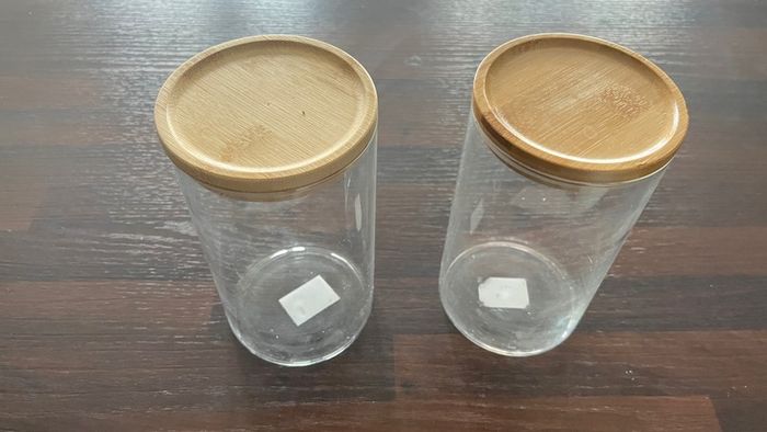 2 Glass containers