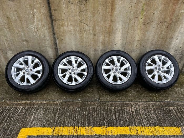 Genuine Hyundai 17" Alloys & Tyres