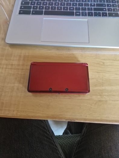 Nintendo 3DS Metallic Red