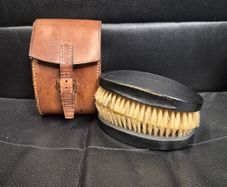 Vintage Gentlemens grooming brush set in original leather case