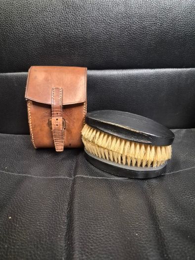 Vintage Gentlemens grooming brush set in original leather case