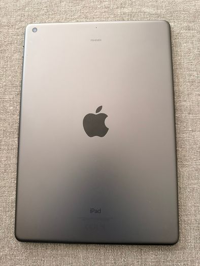 iPad 7th Gen 10.2" 32GB Wi-Fi Space Gray - Bundle (Navy Case + Extra Glass)
