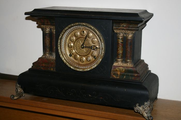 Vintage Clock (in working order )