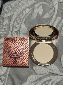 Charlotte tilbury air brush flawless finish limited edition powder in shade 1