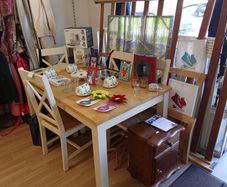 kitchen table and 6 chairs