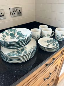 Dinner set - Meadows & Byrne