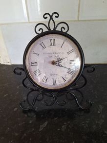 Small metal Quartz table clock