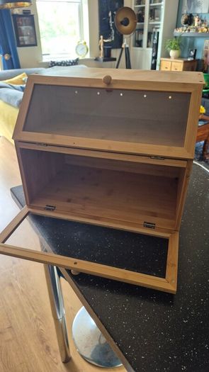 Bread bin