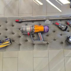 Dyson v12 hoover