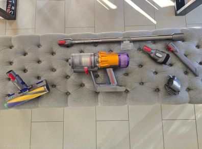 Dyson v12 hoover