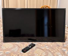 Samsung 32 HD Smart TV H5000F  Like New, Original Box, Receipt & Warranty