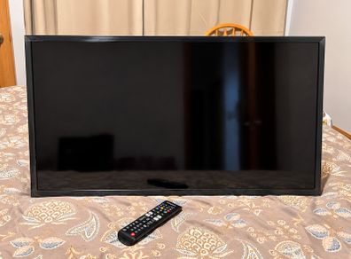 Samsung 32 HD Smart TV H5000F  Like New, Original Box, Receipt & Warranty