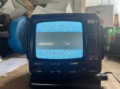 Retro 5.5" B&W Portable TV with Radio