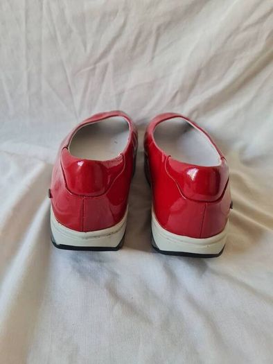 Mbt kainga rockers Size 4 eu 37 red leather in excellent condition