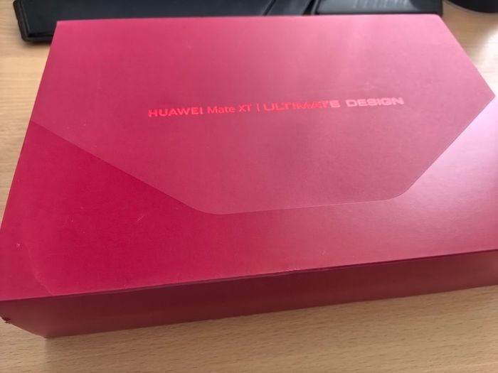 TRI-FOLD - Huawei Mate XT Ultimate Design