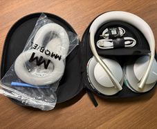 Bose NC700 with original case and chargers + 2 new pair of replacement earpads