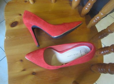 RED SUEDE    size 5   wide fit