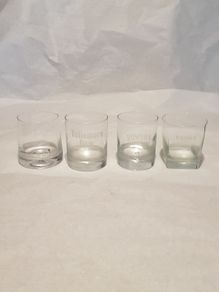 4x glasses ,,2x whiskey glasses 2 x baileys glasses tumblers 1x johnnie walkers 1 x tullamore dew, 2x Bailey's ,prefect condition,,buyer collects thank you,powers sold .