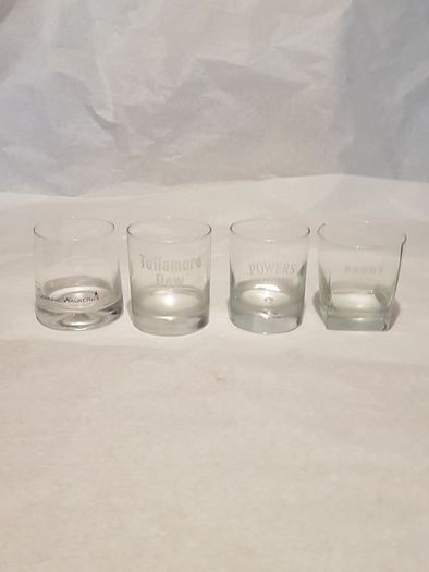 4x glasses ,,2x whiskey glasses 2 x baileys glasses tumblers 1x johnnie walkers 1 x tullamore dew, 2x Bailey's ,prefect condition,,buyer collects thank you,powers sold .