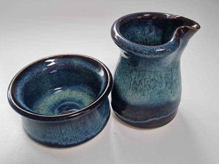 Stunning Bernard Kavanagh Handmade Irish Pottery Creamer & Dish Set