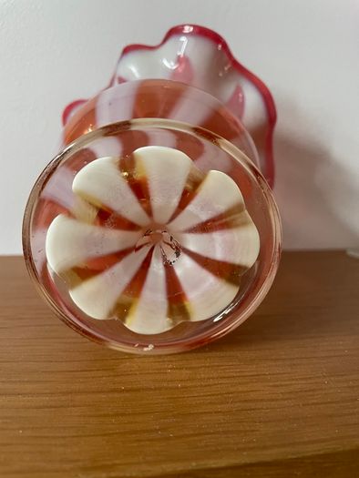 Vintage glass handkerchief vase