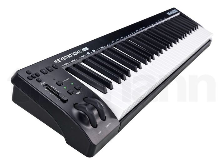 Midi keyboard and stand 50 cheaper than new