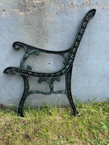Single bench end
