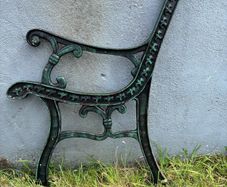 Single bench end