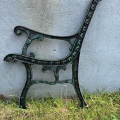 Single bench end