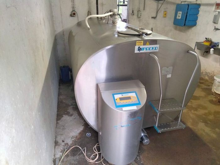 Milk tank