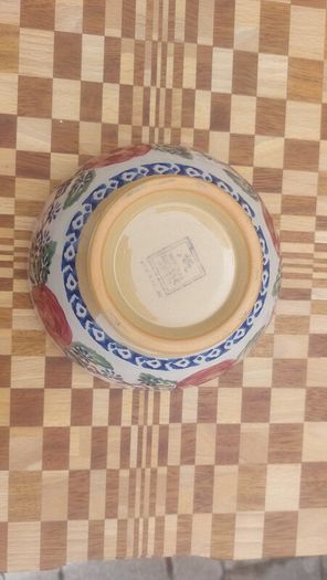 Beautiful Nicholas Mosse Medium Bowl in the Popular but Discontinued Kilfane Rose Pattern, Circa 1996-2004