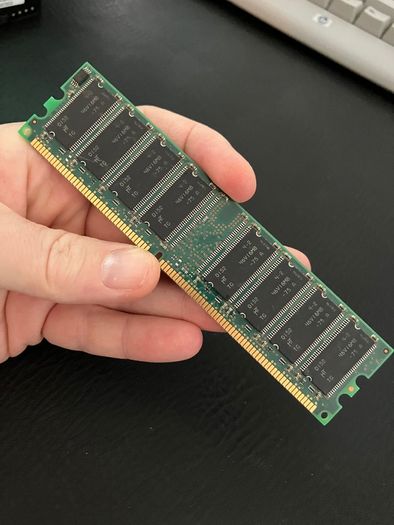 Micron 256MB DDR-266 PC2100 Desktop RAM 184 Pin