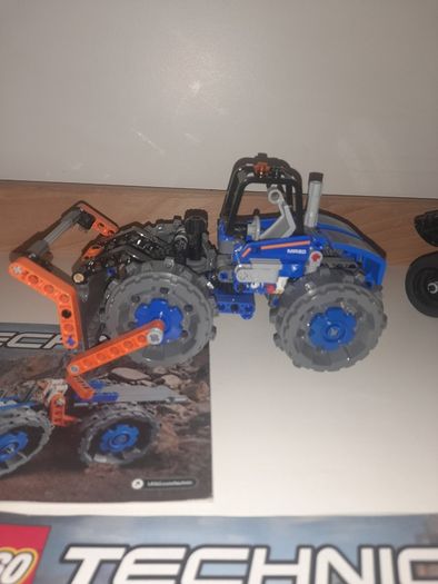 LEGO Technic Vehicles Bundle set 42071 and 42072