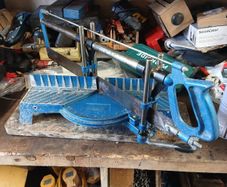 cross cut angle saw