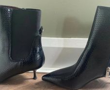 Kitten heel boots