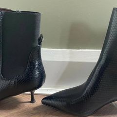 Kitten heel boots