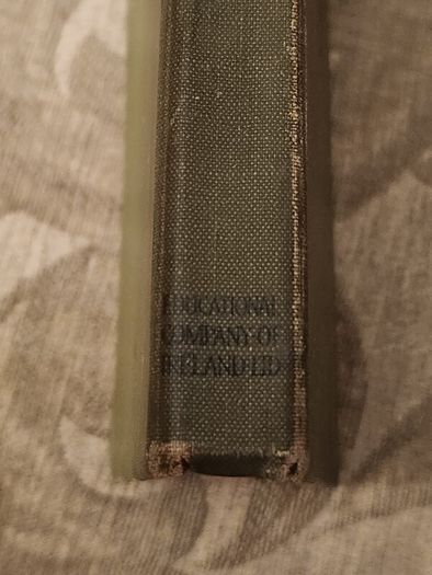 An Argosy Of Litrature. By William Magennis. Published By The Educational Company Of Ireland Limited. 1920s Hardback In Fair Condition. See Photos For Same.