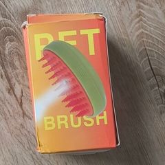 Massage brush-comb with water sprayer for pets